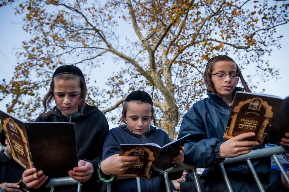 תיעוד: הנחת אבן הפינה לביהמ"ד החדש של סקולען