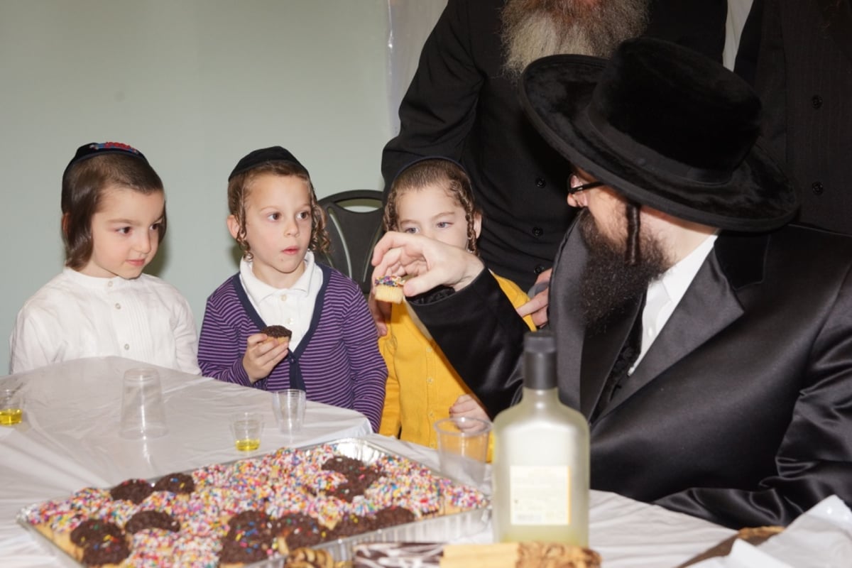 בורו פארק: קביעת מזוזות בת"ת של צאנז