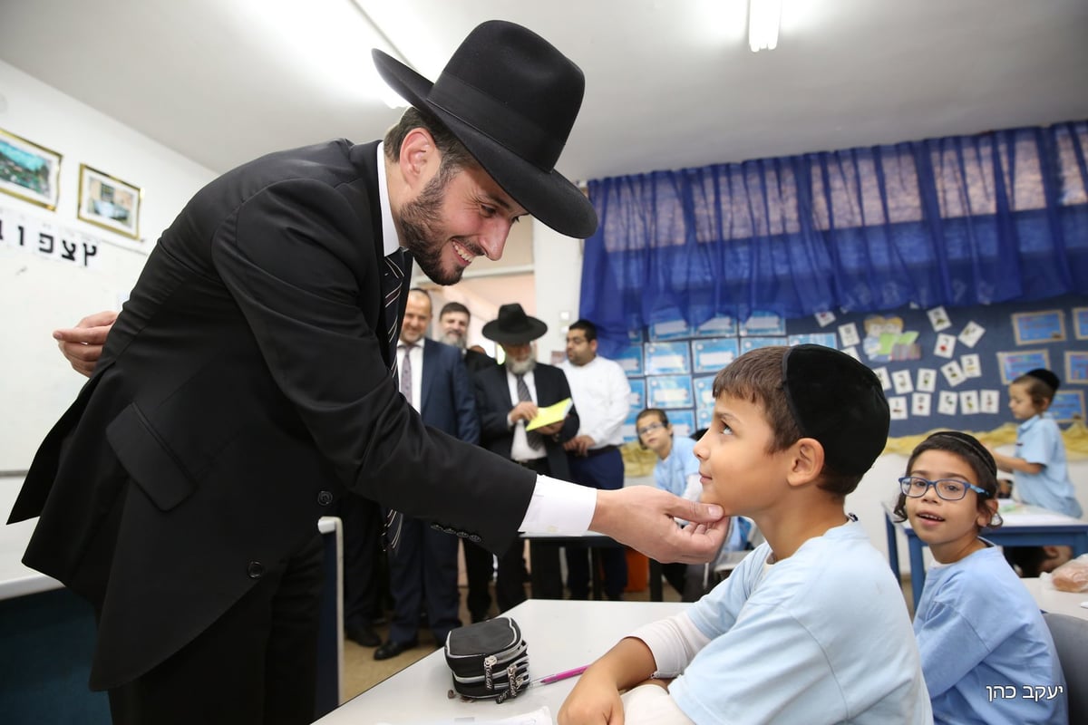 חיים ביטון והנציגים סיירו במוסדות רשת מעיין החינוך בבת ים