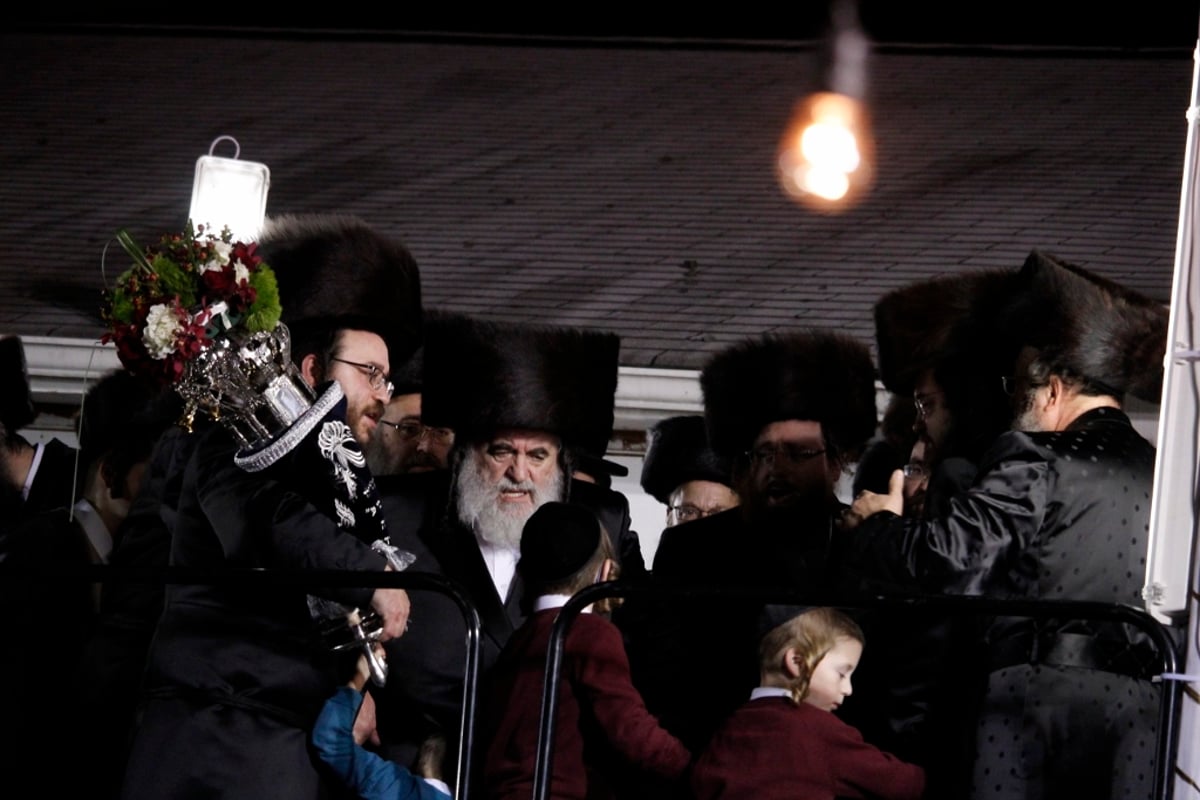 האדמו"ר מויז'ניץ ביקר במוסדות החסידות בניו יורק. צפו בגלרית ענק