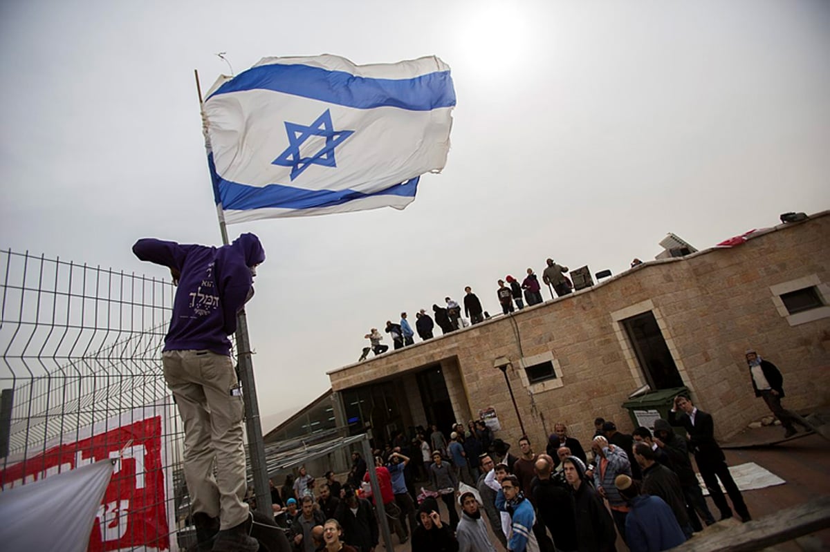 בג"ץ הורה למשטרה: להרוס את בית הכנסת בתוך שבועיים