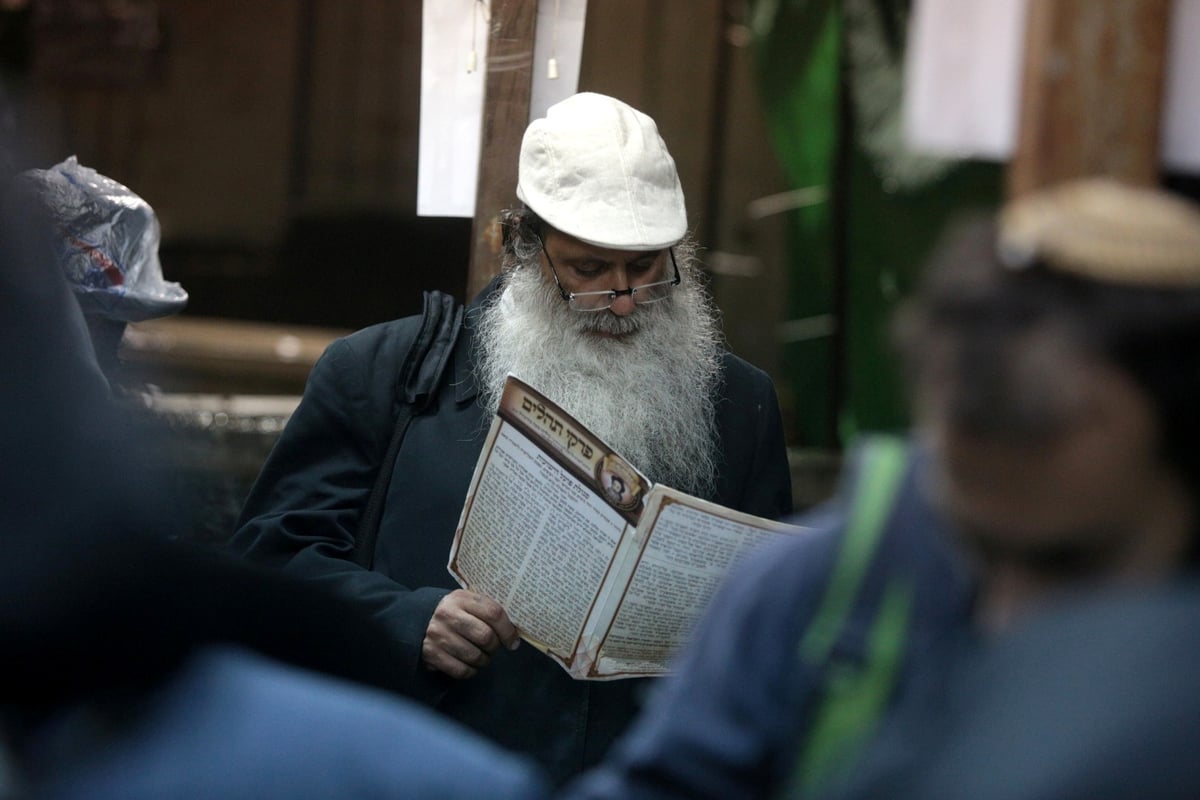 תיעוד: העלייה לציון האדמו"ר מזוועהיל זצ"ל לרגל יום ההילולא