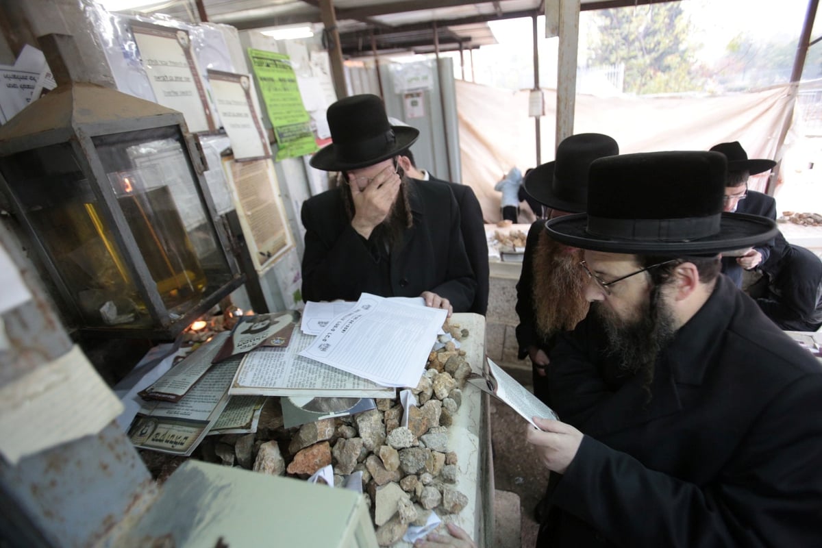 תיעוד: העלייה לציון האדמו"ר מזוועהיל זצ"ל לרגל יום ההילולא