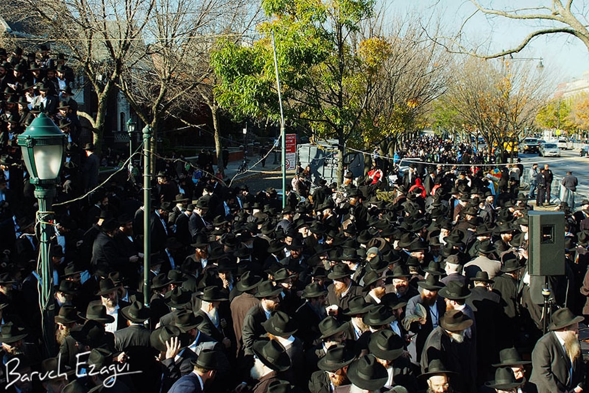 גלרית ענק: התמונה הקבוצתית המסורתית של שלוחי חב"ד