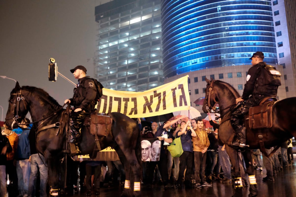 אלפים הפגינו נגד 'שוד הגז' ברחבי הארץ; עשרה נעצרו בת"א