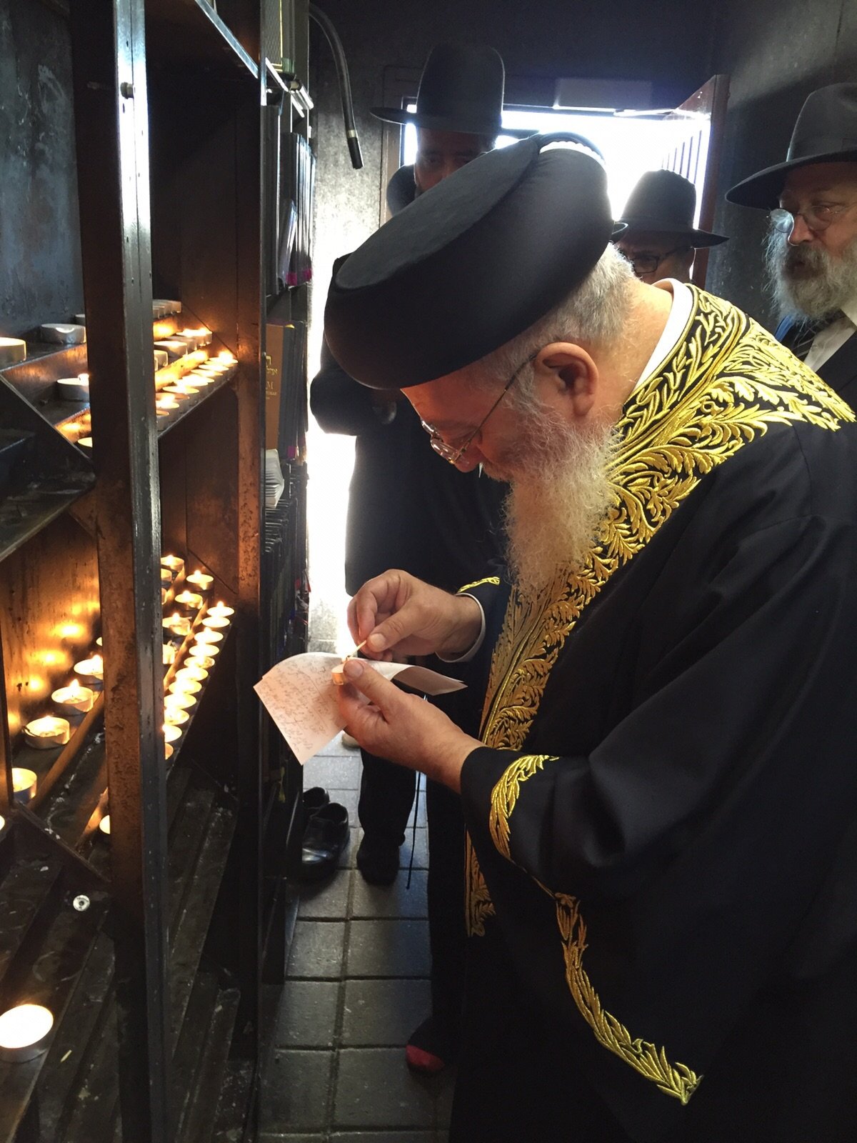 הראשל"צ הגר"ש עמאר ביקר באוהל הרבי מליובאוויטש בניו-יורק