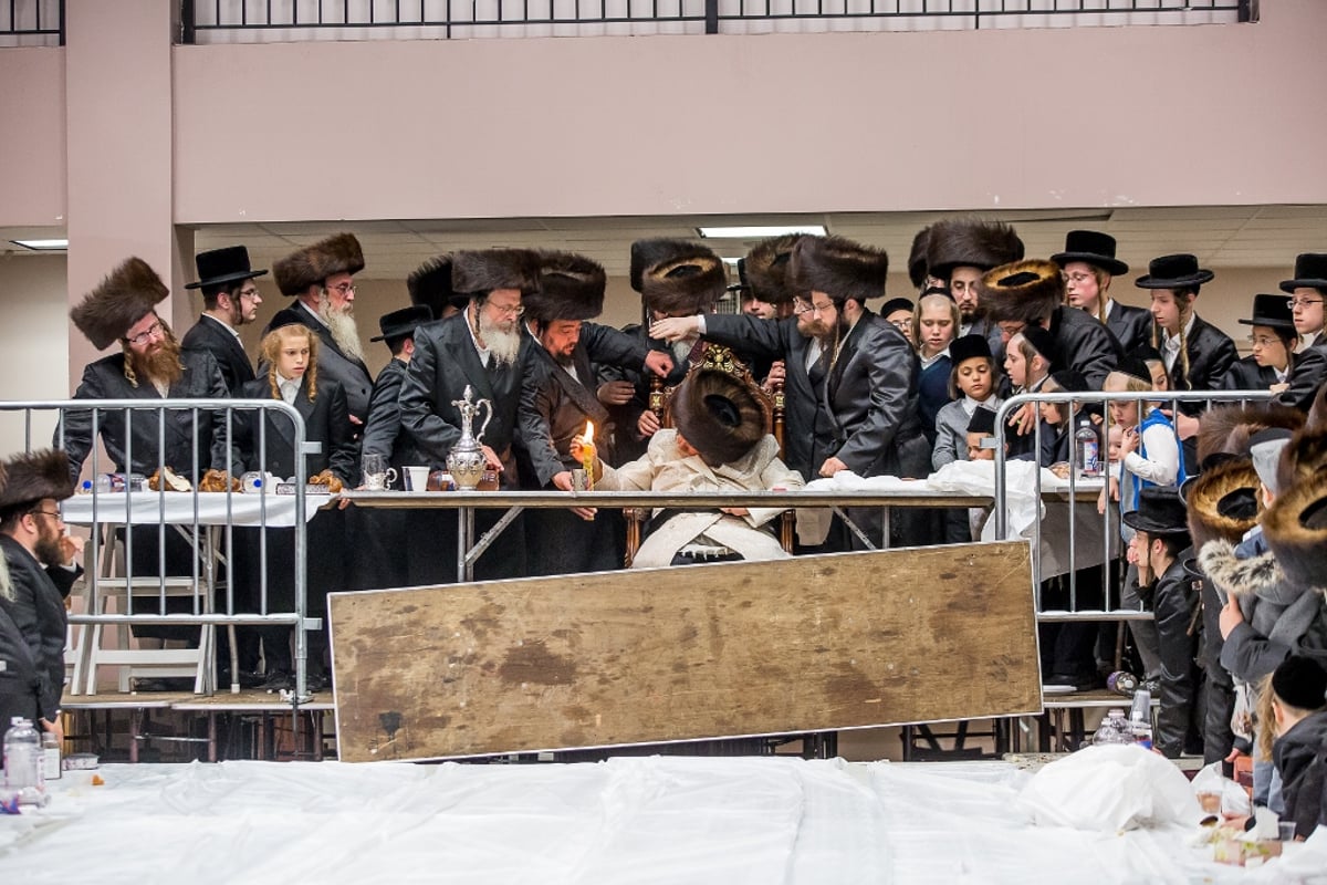 האדמו"ר מתולדות אברהם יצחק שבת בבורו פארק. גלריה