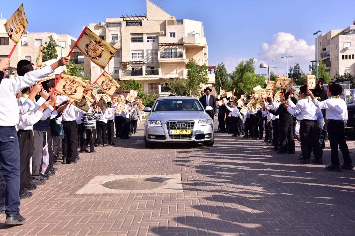 הגר"מ מזוז וסילבן שלום הניחו אבן פינה באלעד. צפו