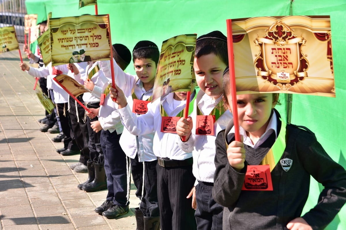 הגר"מ מזוז וסילבן שלום הניחו אבן פינה באלעד. צפו