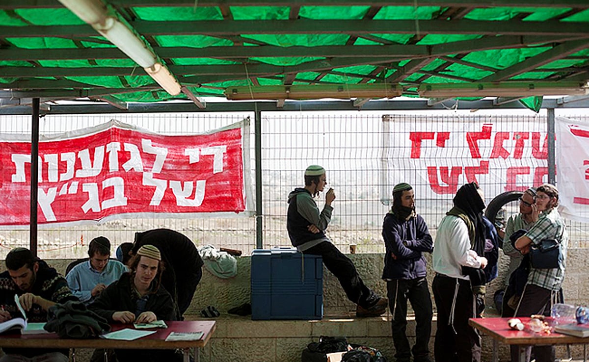 המדינה: לעכב את הרס בית הכנסת מ"חשש לשפיכות דמים"