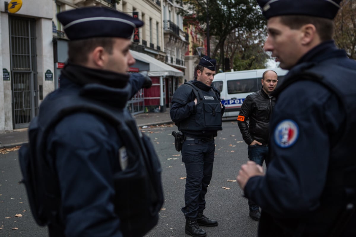 שוטרים בפריז