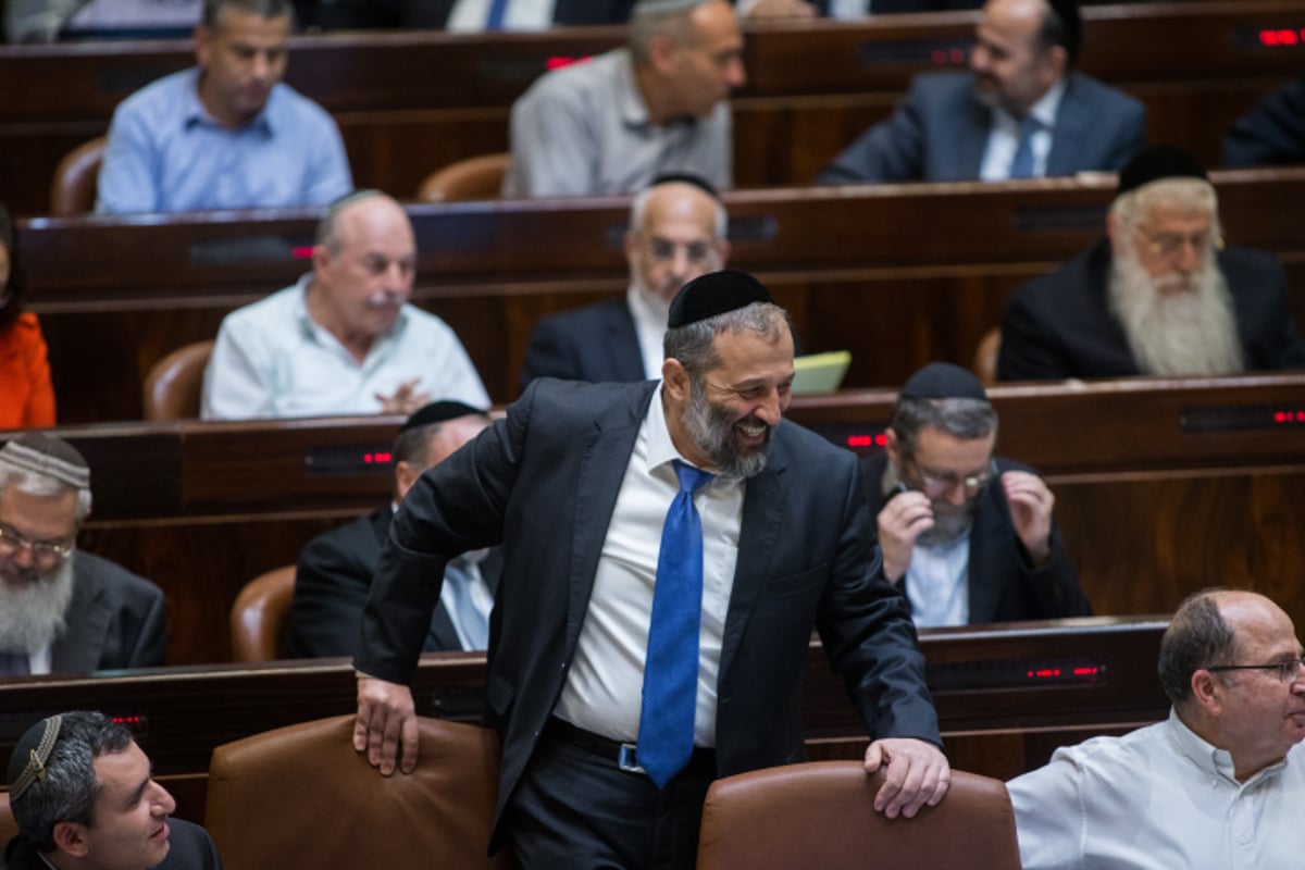 תנו לו לעבוד / יוסי אליטוב