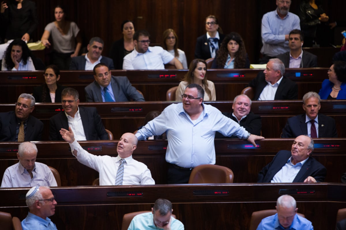 הצבעות, עייפות וצעקות • כך נראתה ההצבעה בכנסת על חוק התקציב