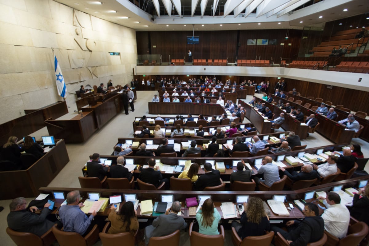 הצבעות, עייפות וצעקות • כך נראתה ההצבעה בכנסת על חוק התקציב