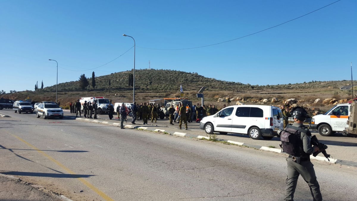 פיגוע דריסה בצומת תפוח: שני חיילים ולוחם מג"ב נפצעו קל