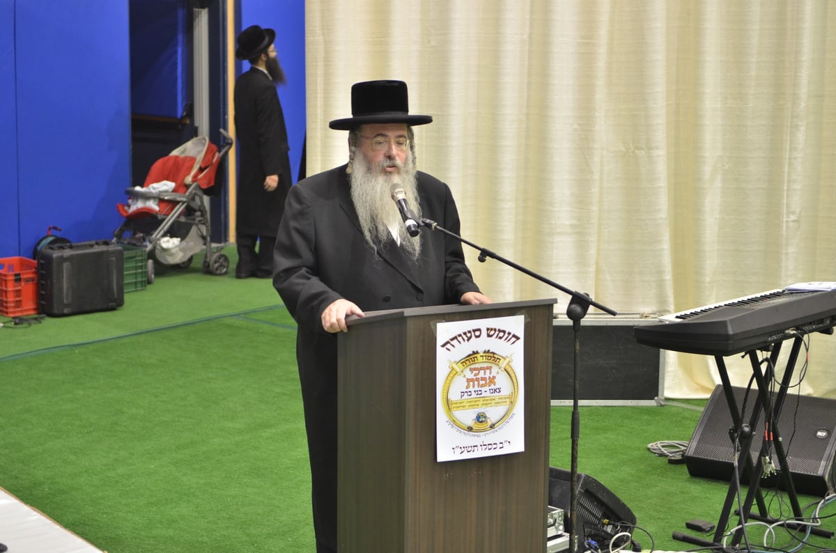 מעמד מרגש: "חומש סעודה" בת"ת צאנז בבני ברק