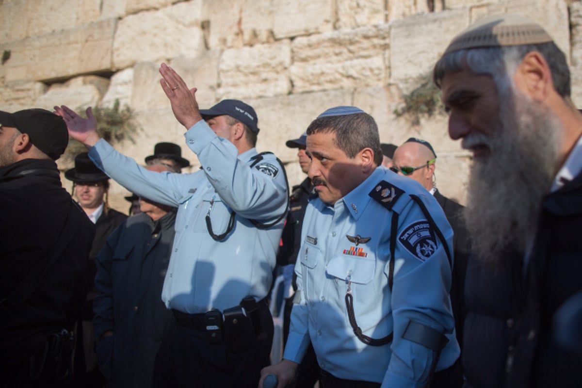 צפו: היום הראשון של השוטר מספר 1 בתמונות