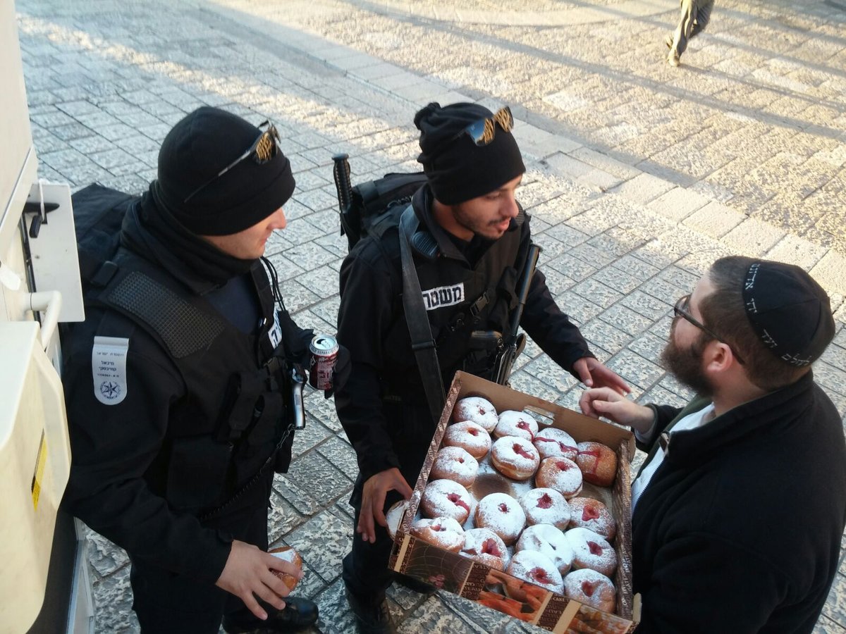 הטנקים של חב"ד יצאו למבצע חנוכה בירושלים