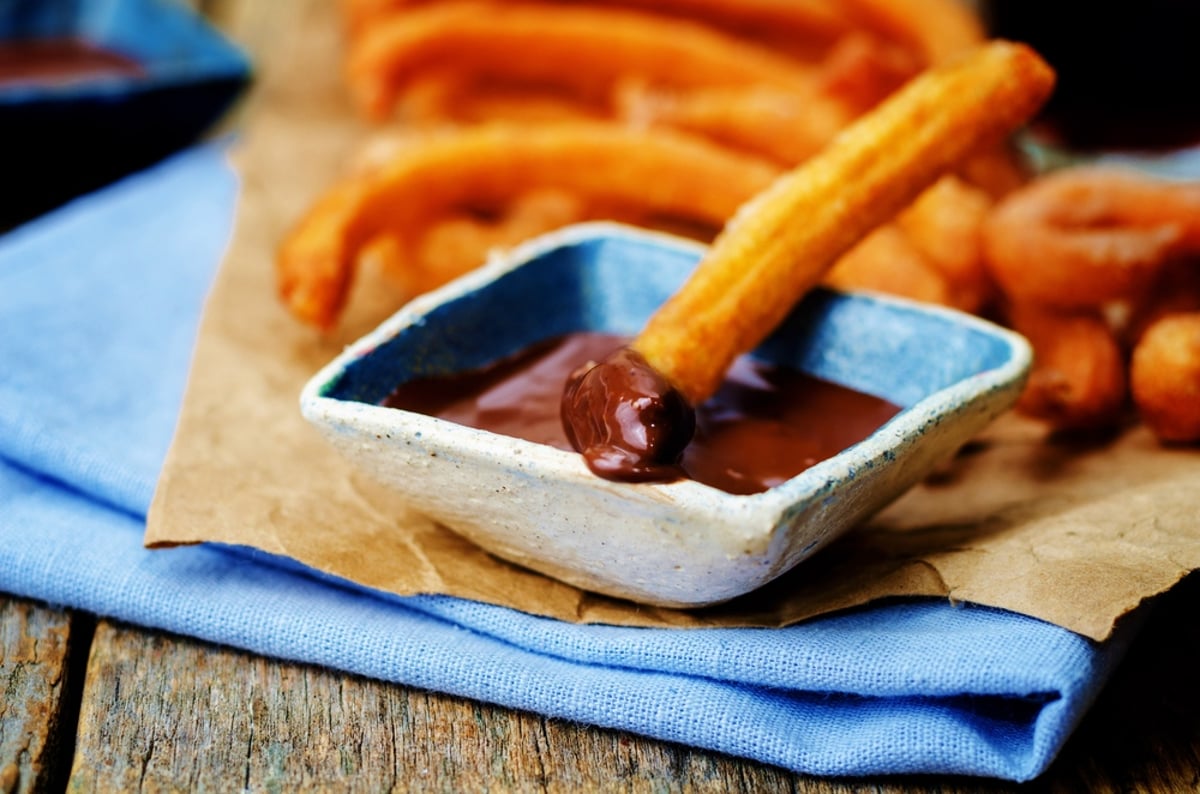 צ'ורוס ברוטב שוקולד או סופגניות ספרדיות