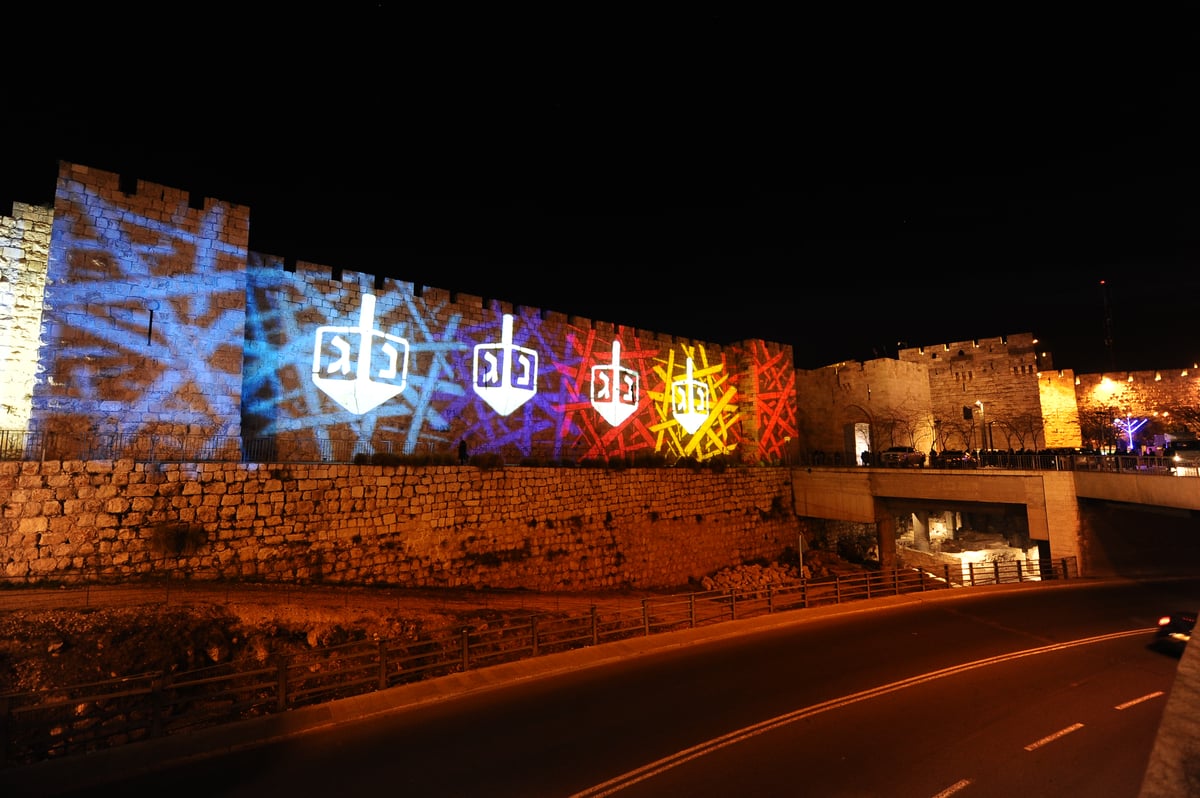 חנוכה ברחובות ירושלים • גלריה מוארת וצבעונית