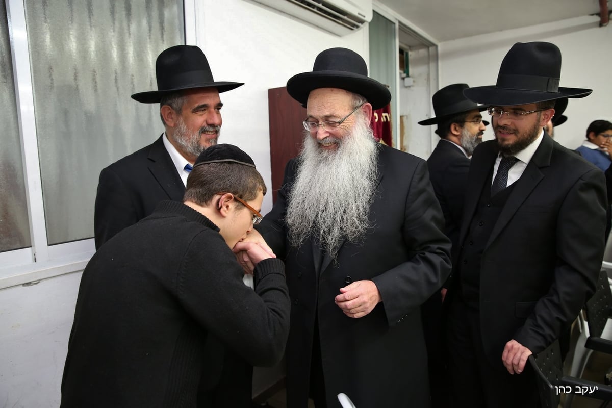 חבר המועצת רבי משה מאיה: "חנוכה זה גילוי ואור". גלריה