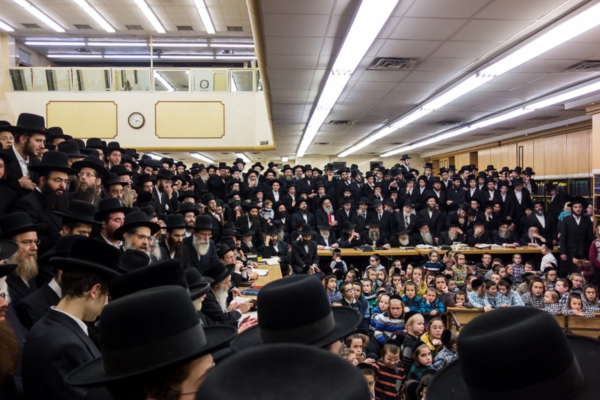 תיעוד ענק: ההדלקה בעשרות חצרות בארה"ב