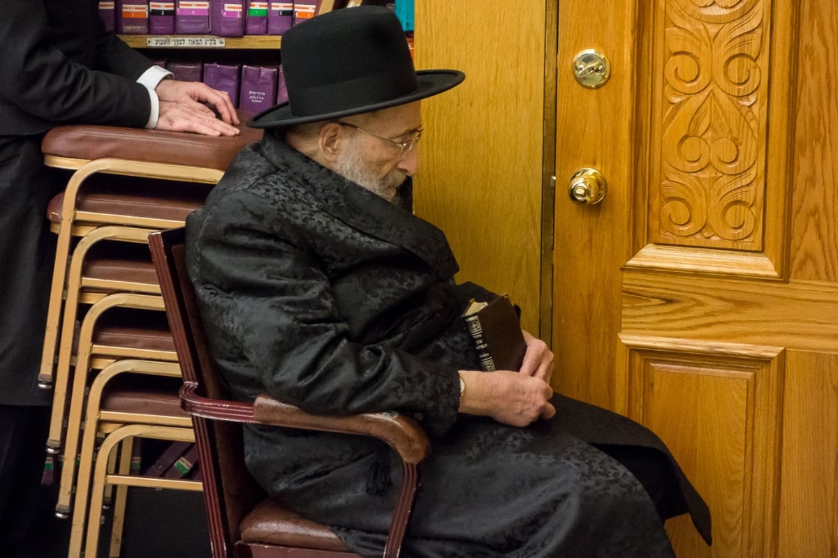 תיעוד ענק: ההדלקה בעשרות חצרות בארה"ב