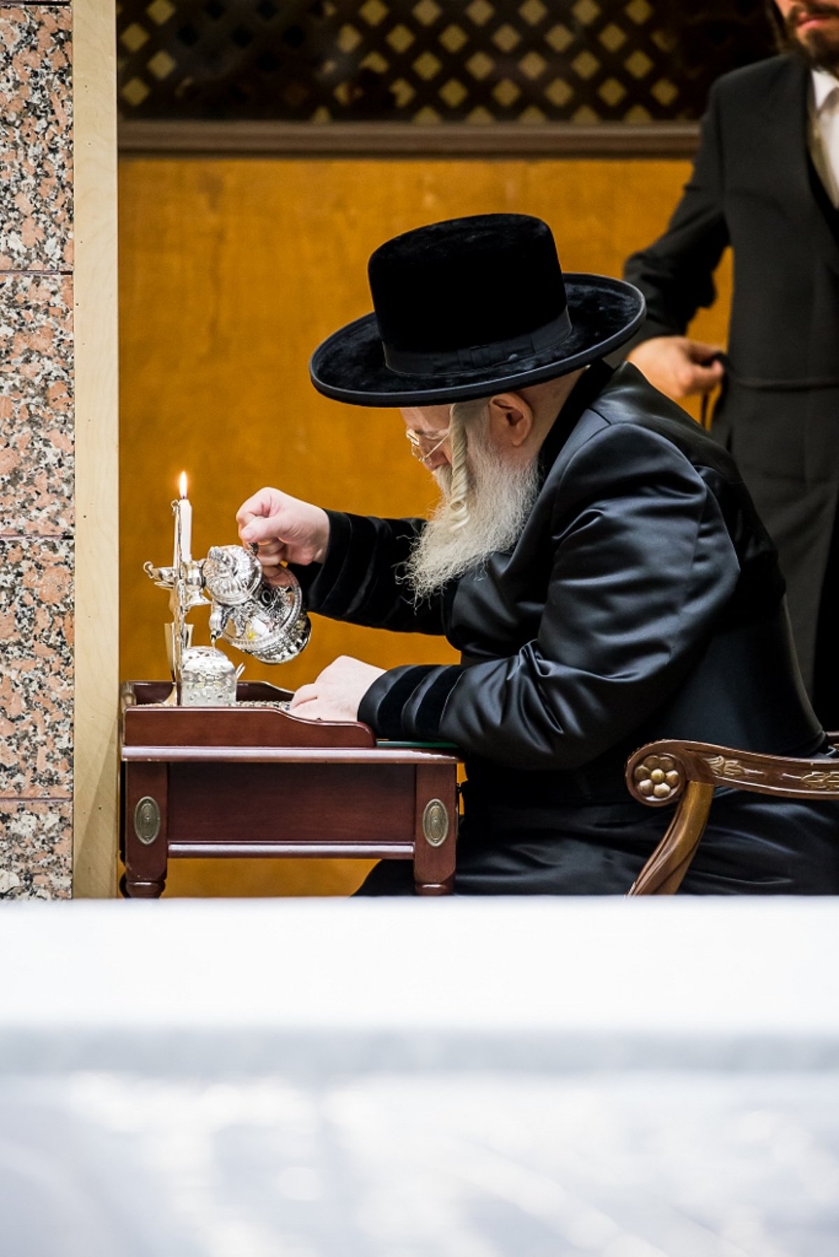 תיעוד ענק: ההדלקה בעשרות חצרות בארה"ב