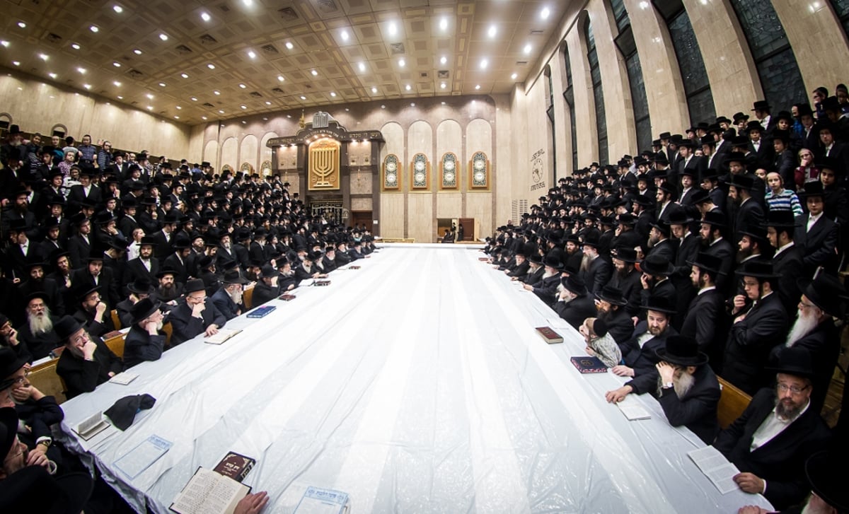 תיעוד ענק: ההדלקה בעשרות חצרות בארה"ב