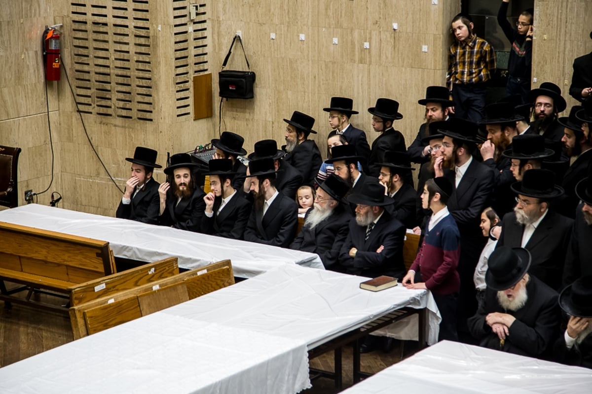 תיעוד ענק: ההדלקה בעשרות חצרות בארה"ב