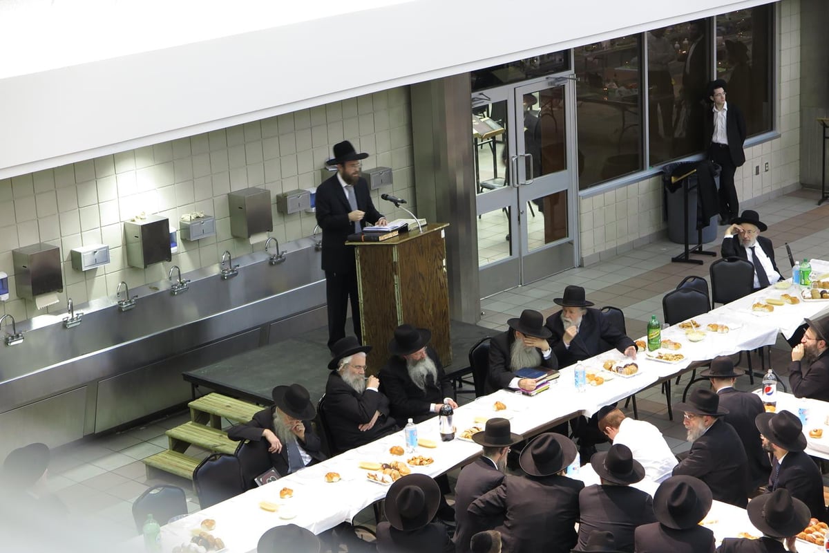 תיעוד ענק: ההדלקה בעשרות חצרות בארה"ב