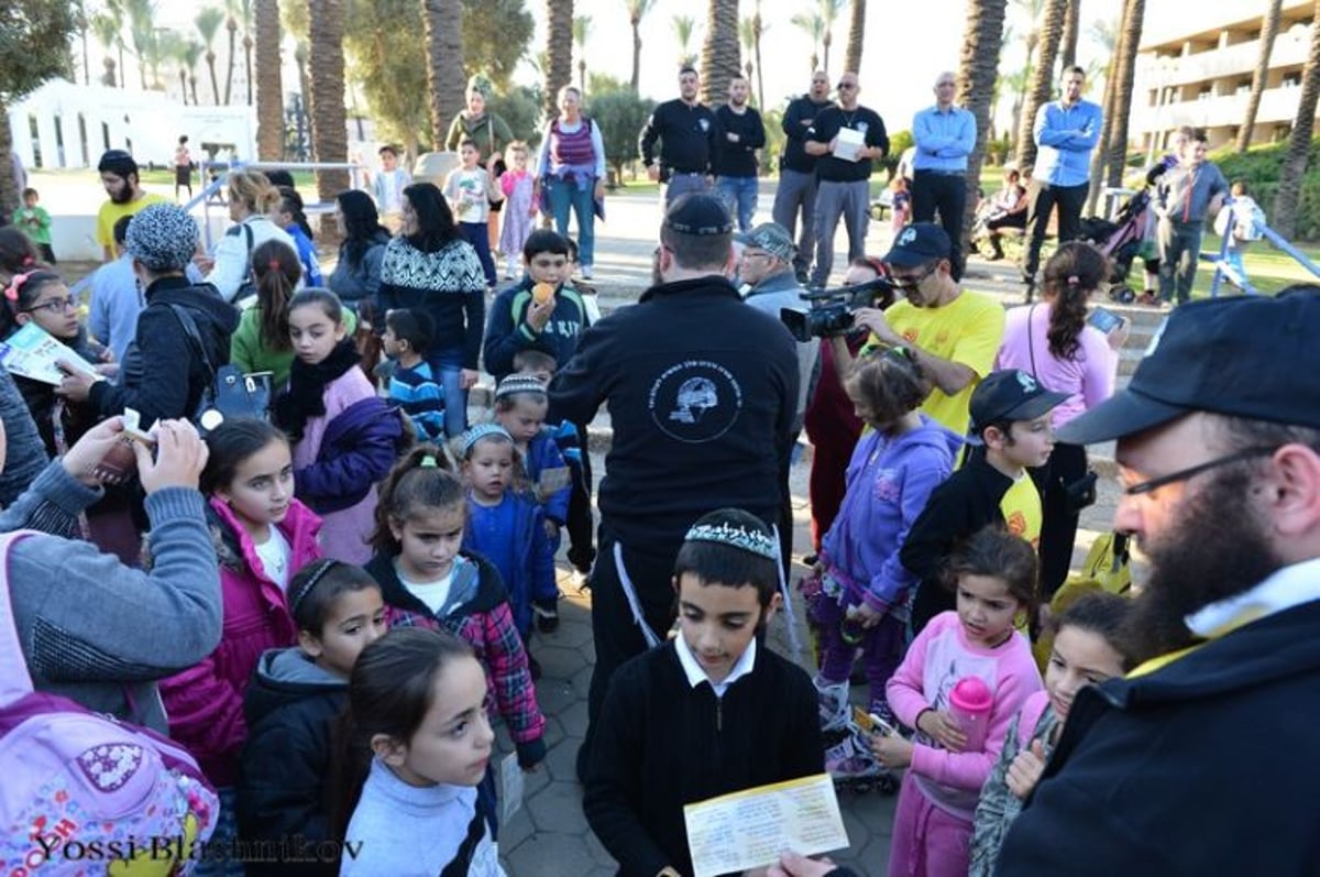 הטנקים של חב"ד כבשו את הכותל המערבי • תמונות