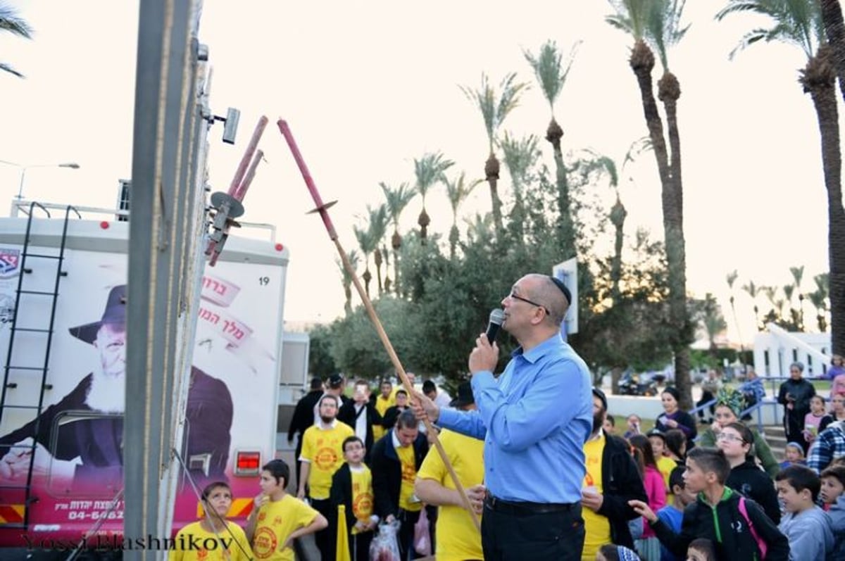 הטנקים של חב"ד כבשו את הכותל המערבי • תמונות