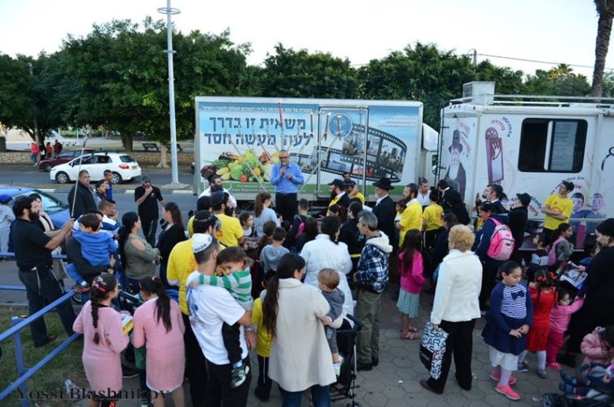 הטנקים של חב"ד כבשו את הכותל המערבי • תמונות