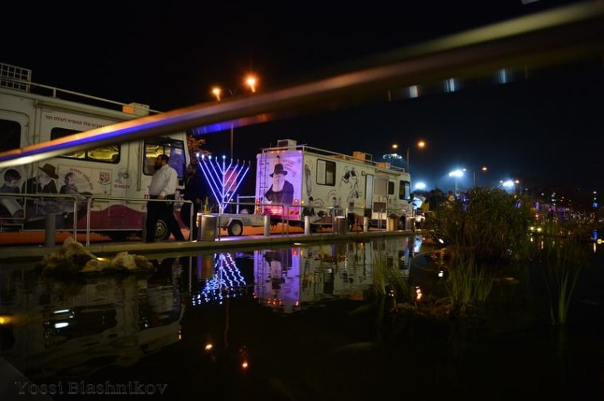 הטנקים של חב"ד כבשו את הכותל המערבי • תמונות