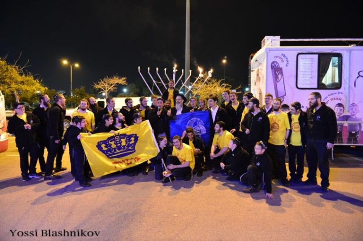 הטנקים של חב"ד כבשו את הכותל המערבי • תמונות