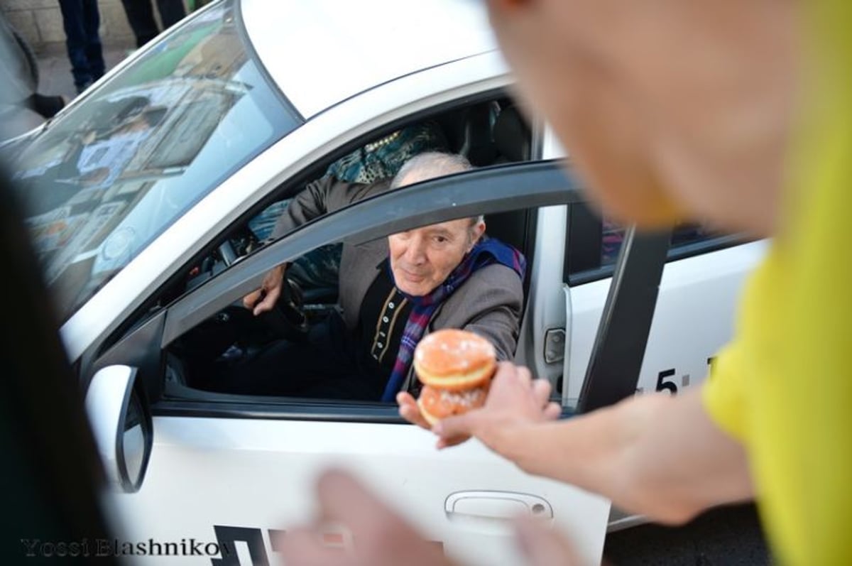 הטנקים של חב"ד כבשו את הכותל המערבי • תמונות