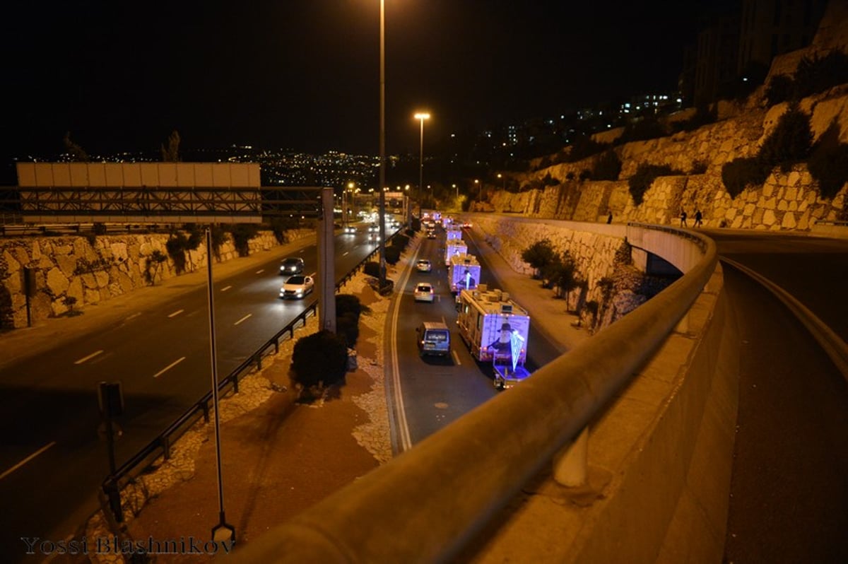 הטנקים של חב"ד כבשו את הכותל המערבי • תמונות