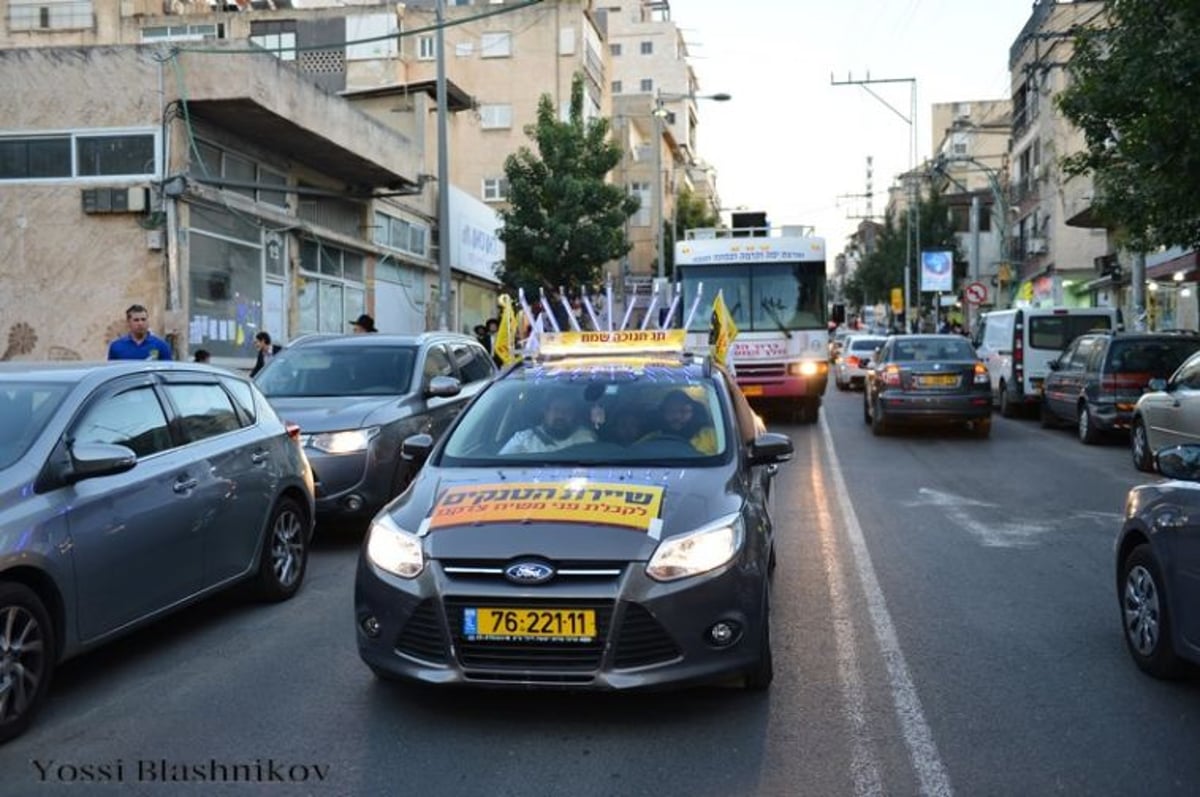 הטנקים של חב"ד כבשו את הכותל המערבי • תמונות