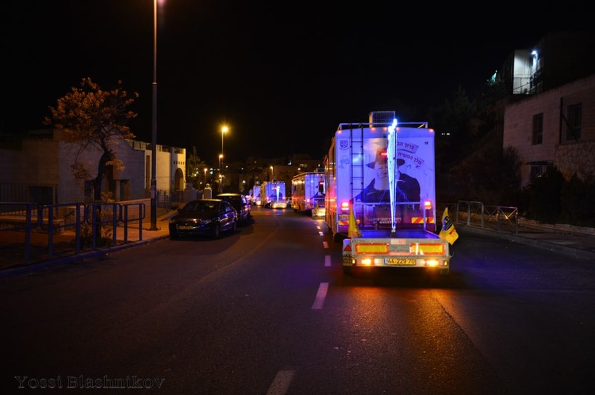 הטנקים של חב"ד כבשו את הכותל המערבי • תמונות