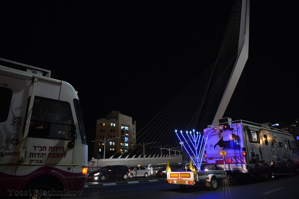 הטנקים של חב"ד כבשו את הכותל המערבי • תמונות