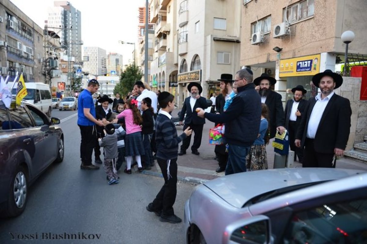 הטנקים של חב"ד כבשו את הכותל המערבי • תמונות