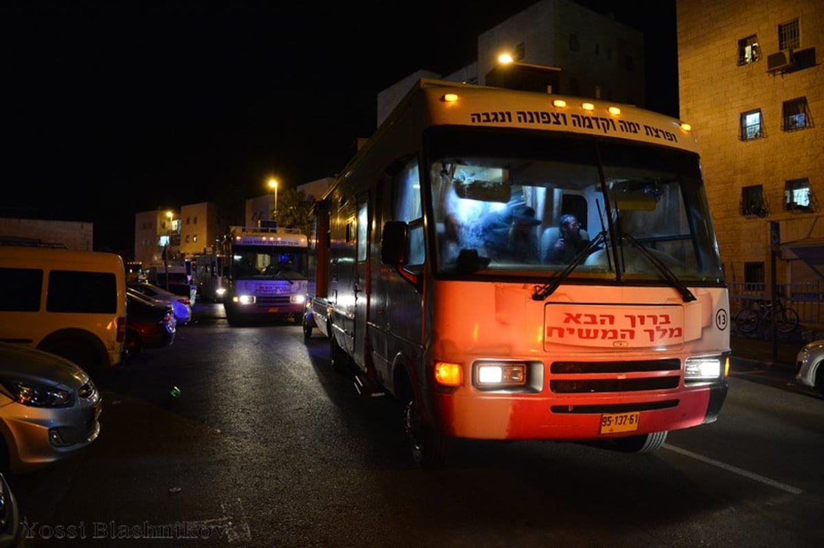 הטנקים של חב"ד כבשו את הכותל המערבי • תמונות