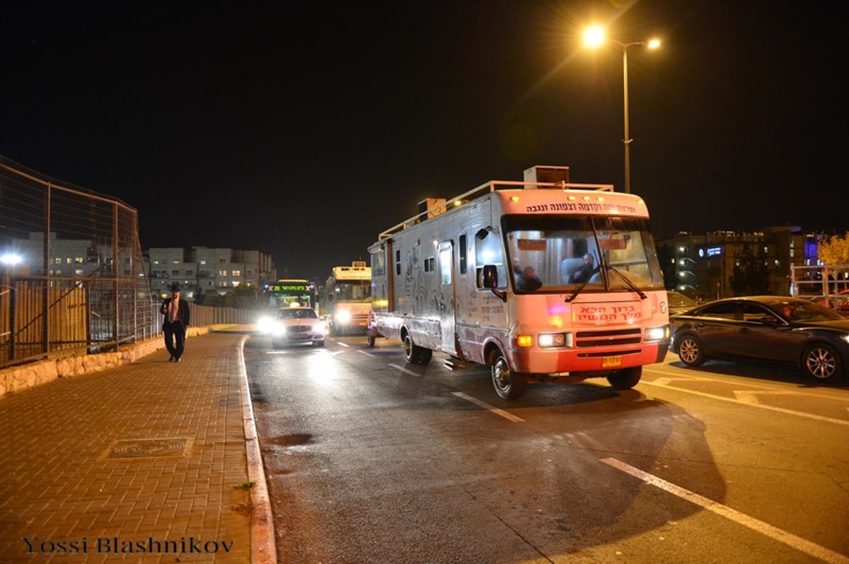 הטנקים של חב"ד כבשו את הכותל המערבי • תמונות