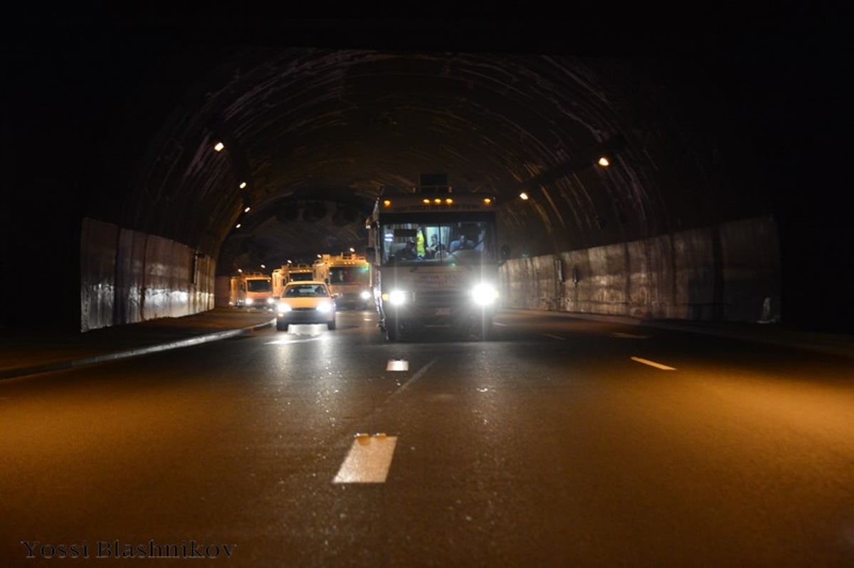 הטנקים של חב"ד כבשו את הכותל המערבי • תמונות