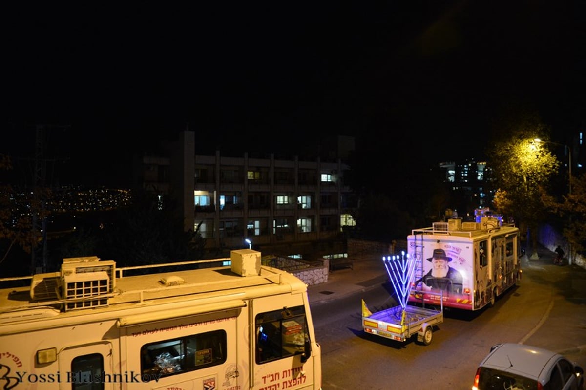 הטנקים של חב"ד כבשו את הכותל המערבי • תמונות