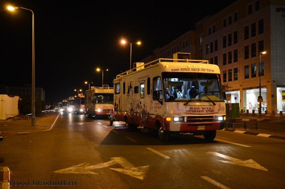 הטנקים של חב"ד כבשו את הכותל המערבי • תמונות