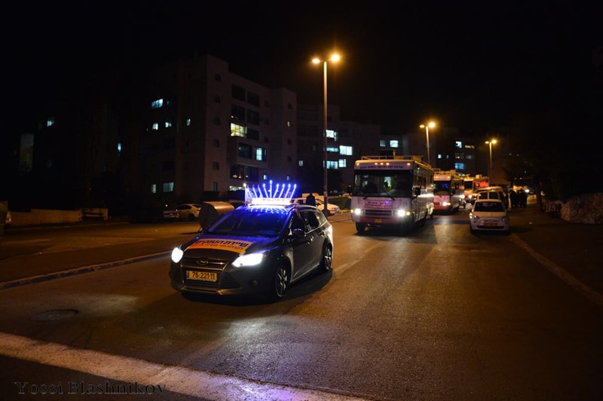 הטנקים של חב"ד כבשו את הכותל המערבי • תמונות