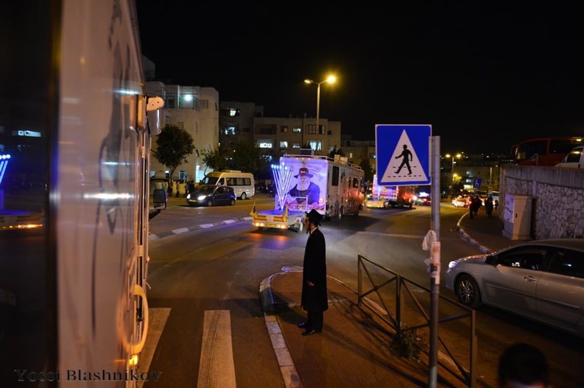 הטנקים של חב"ד כבשו את הכותל המערבי • תמונות