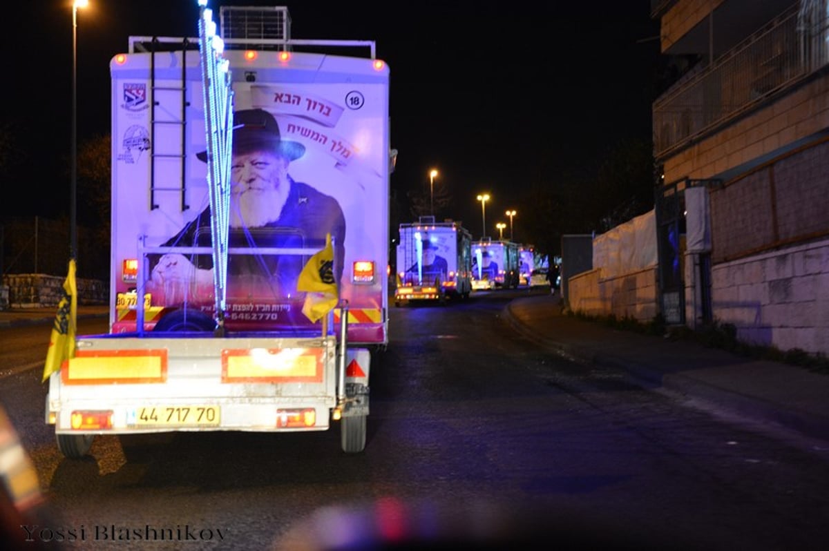 הטנקים של חב"ד כבשו את הכותל המערבי • תמונות